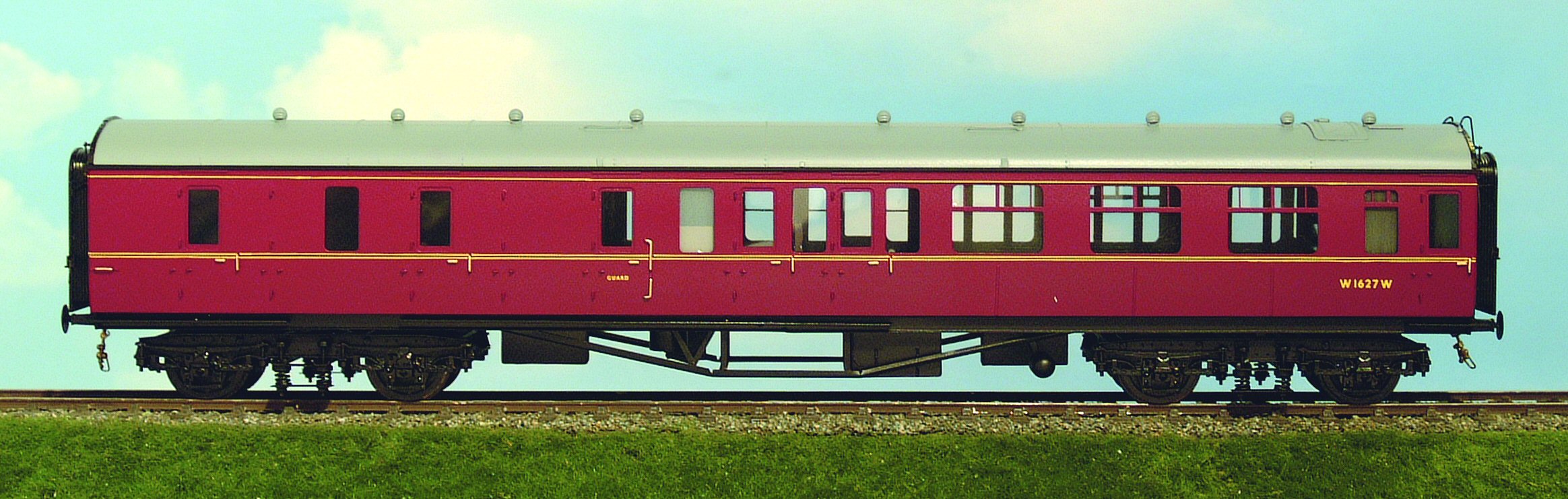 Painted example of a Diagram D127.  See the Gauge 1 Painting section for details of our painting service that is available on these coaches.