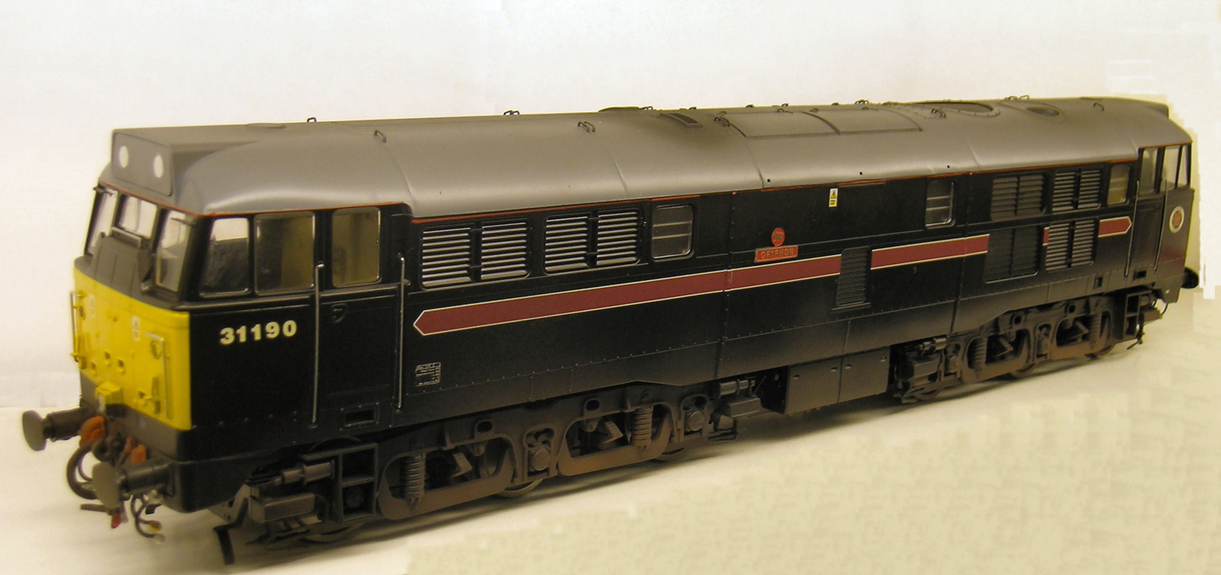 31190 Gryphon Heljan Class 31 full repaint into Fragonset livery lightly weathered.